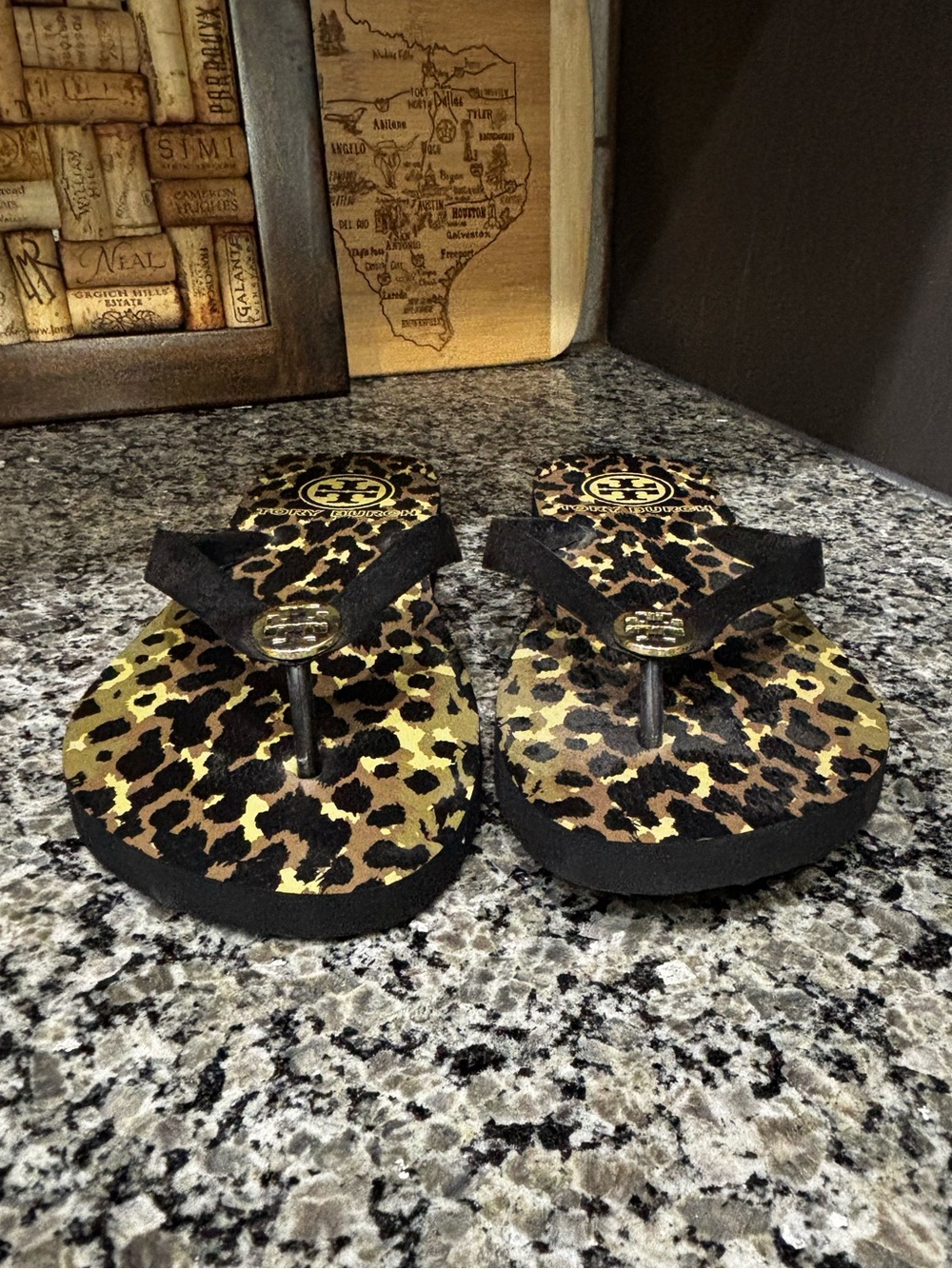 Tory Burch Miller Leopard Print Flip Flop Sandals Size 8 - Picture 4 of 7